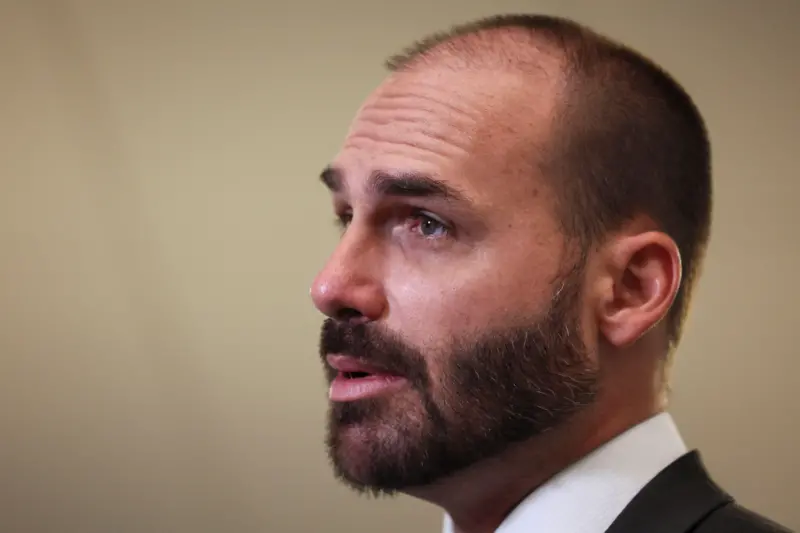 Aliado de Trump afirma que Estados Unidos não vão extraditar Eduardo Bolsonaro e amplia confronto com decisão de Moraes