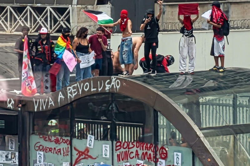 Ato pró-Lula termina com denúncias de vandalismo na Paulista e reacende debate: a Justiça aplicará o mesmo rigor utilizado no 8 de Janeiro?