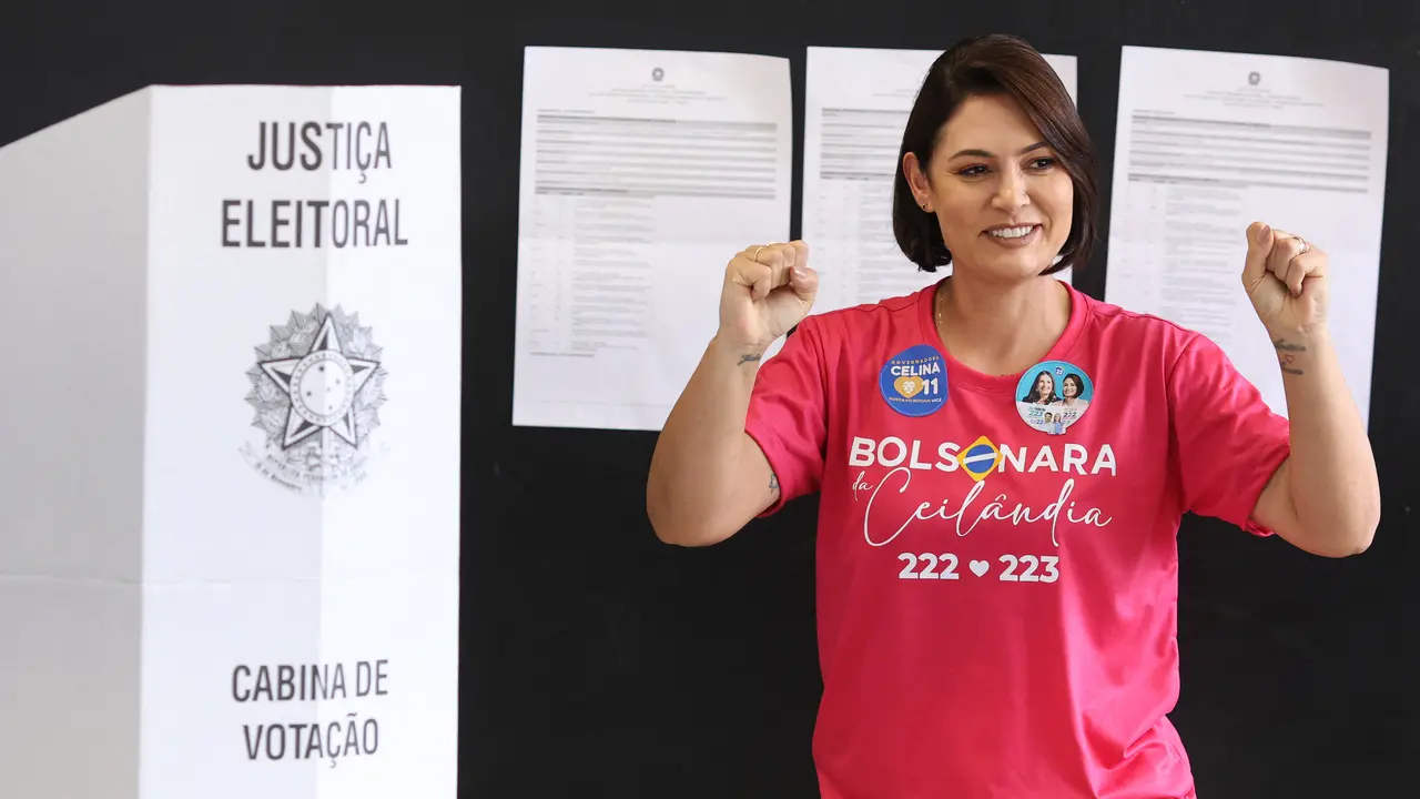 Michelle Bolsonaro é eleita senadora pelo Distrito Federal e estreia nas urnas com vitória