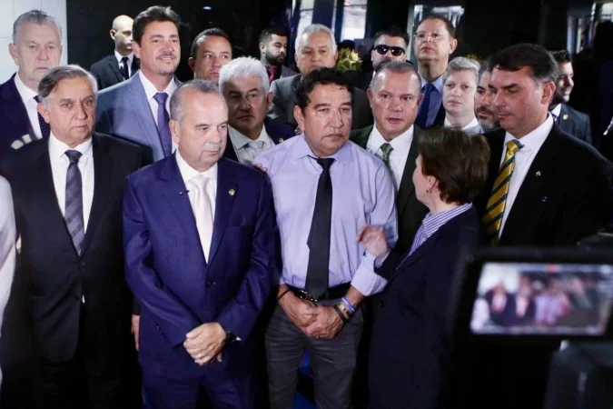 Oposição intensifica pressão no Senado por impeachment de Alexandre de Moraes