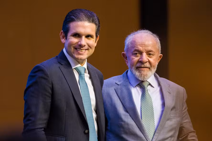 Hugo Motta na Mira: denúncias de rachadinha, manobras de bastidores e negociações com a esquerda