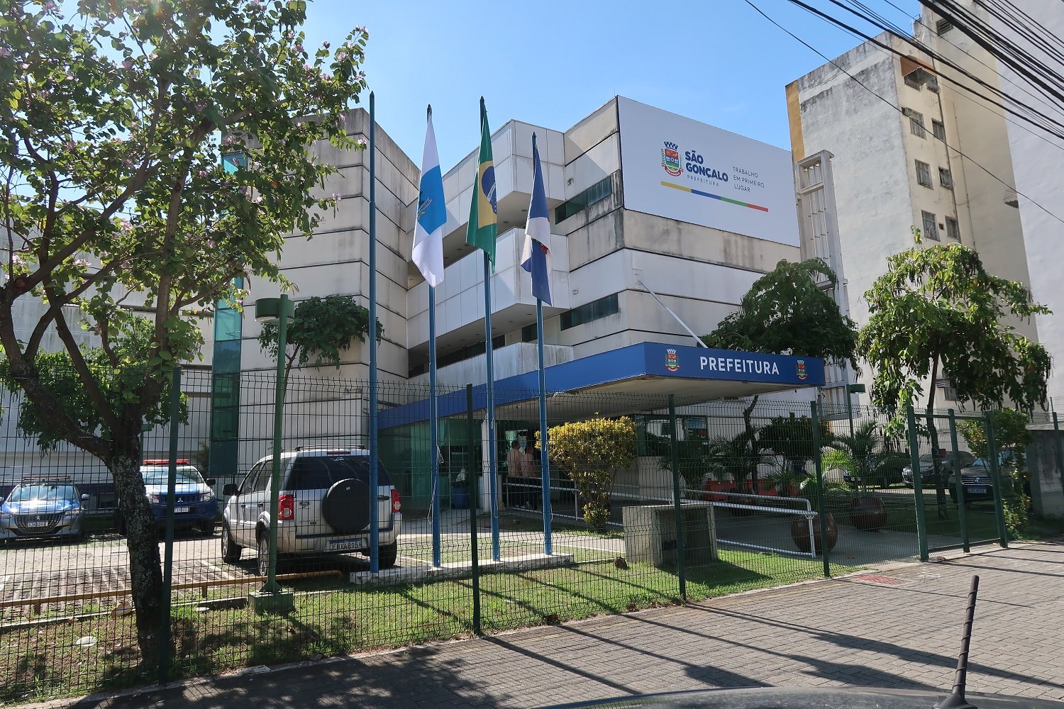 Sistema Quebrado: Falta de Insumos, Regulação Travada e Crise Estrutural Dominam a Saúde de São Gonçalo