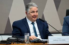 Adesão indiscriminada a atas de preços expõe fragilidades nas compras públicas e reacende debate nacional