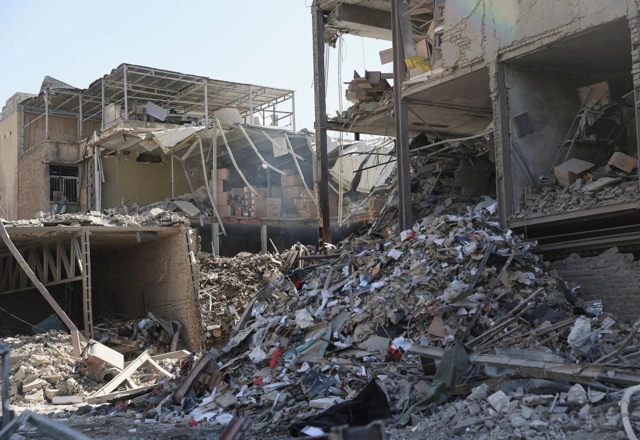 Israel bombardeia órgão máximo do regime iraniano durante reunião sobre sucessão