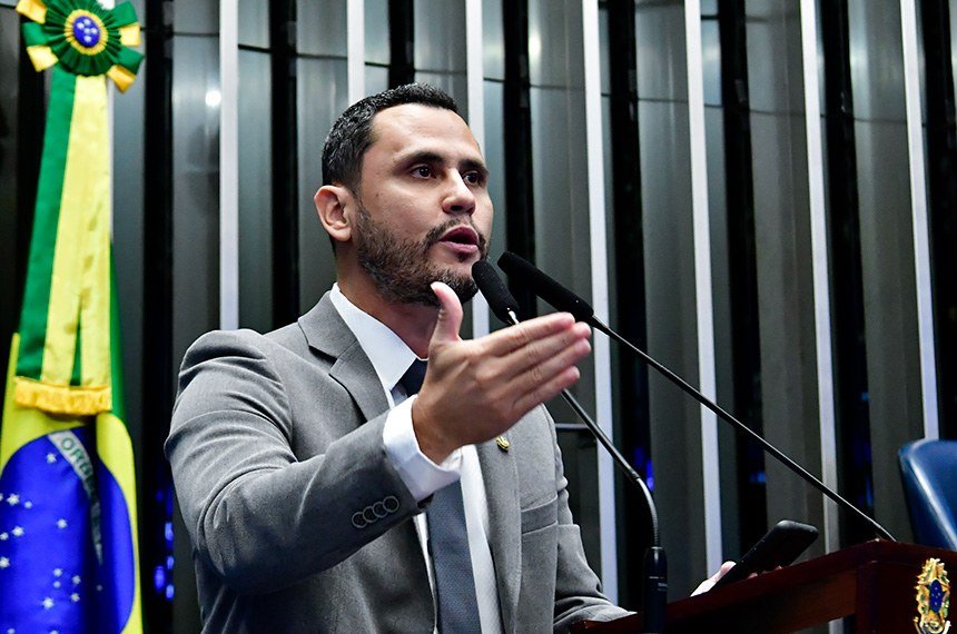 Senador Cleitinho Azevedo critica STF, cobra reação do Congresso e acirra tensão entre Poderes